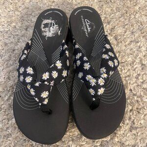 NEW Clarks Cloudsteppers Daisy Flip Flops Size 9